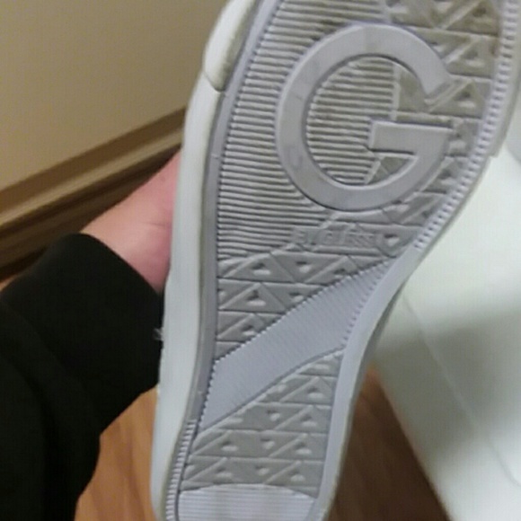 Like NEW white on white sneakers - Picture 3 of 3